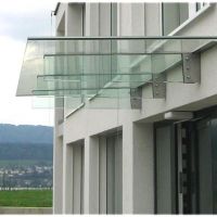Tragkonsolen sind aus massivem Glas Wandbefestigung aus Edelstahl. 